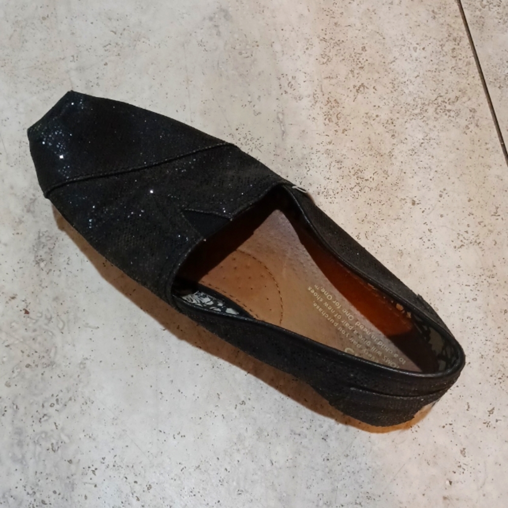 TOMS sparkly black sparkle  slip on shoe 8.5 flats boho